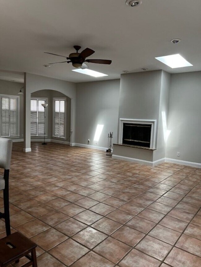 Building Photo - Bermuda Pointe