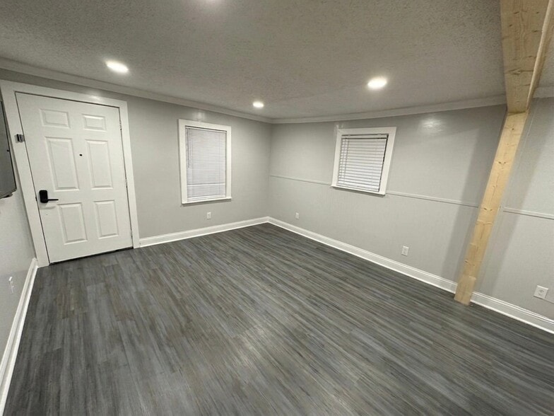 Building Photo - 609 Ledford St