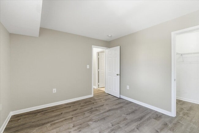 Building Photo - "Charming 2-Bed Oasis: Cozy 780 Sq Ft Retreat in Sterling, VA!"