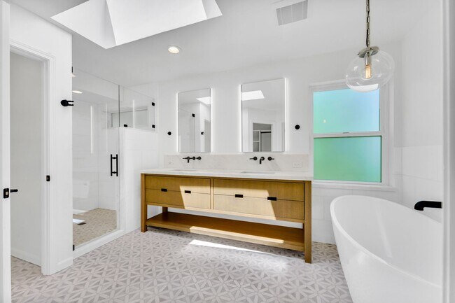 Building Photo - Interior Style you want, in the School zones you want, Plus Panoramic Views!