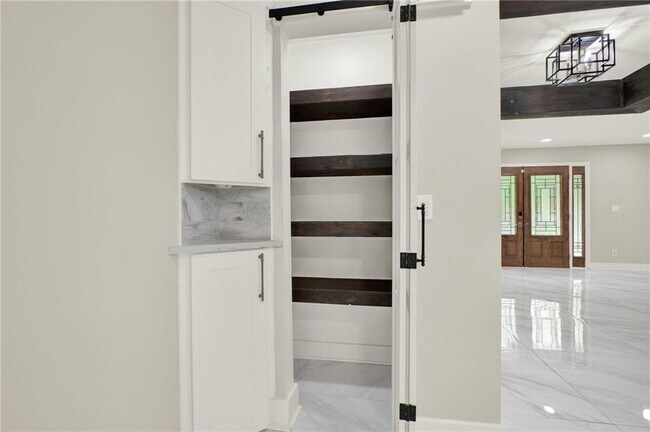 Building Photo - 3270 Brookview Dr