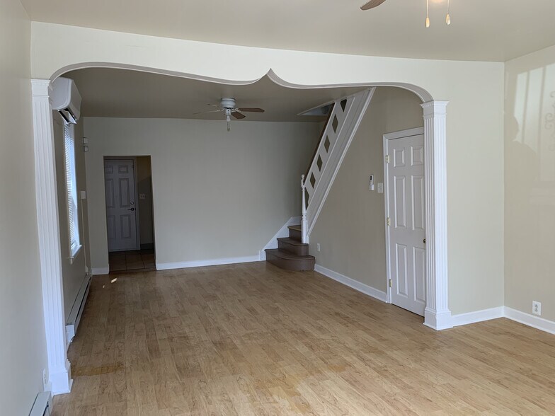 Building Photo - 1711 W Juniata St