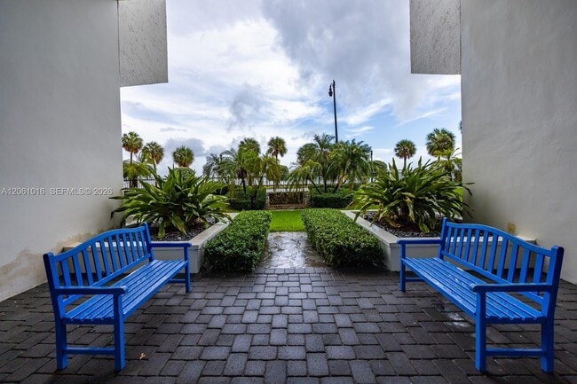 Building Photo - 1440 Brickell Bay Dr