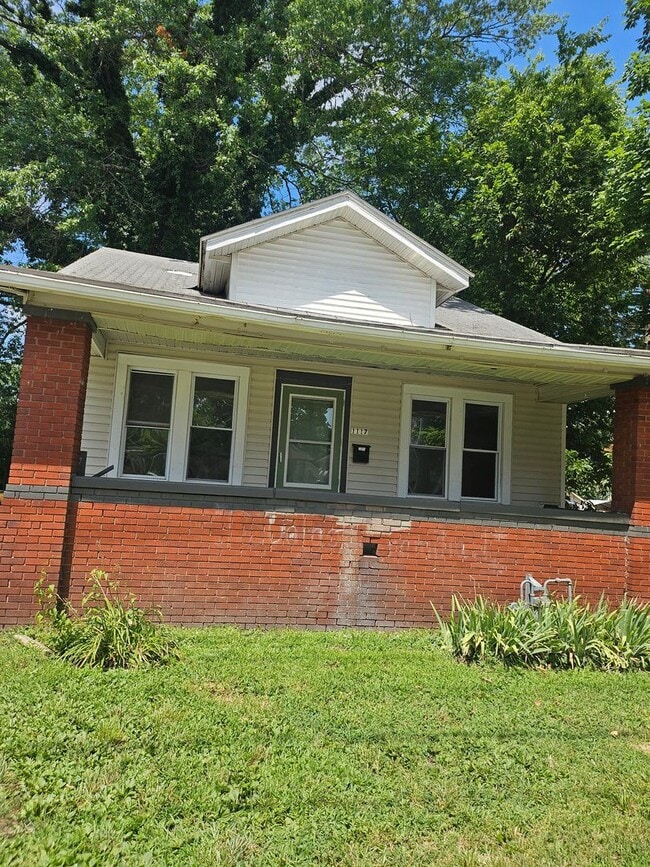 Building Photo - Remolded 2 Bed/1 Bath