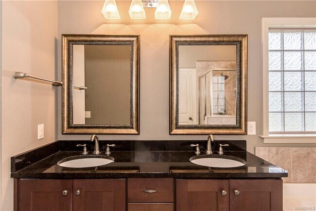 Building Photo - 9625 Gunnison Dr