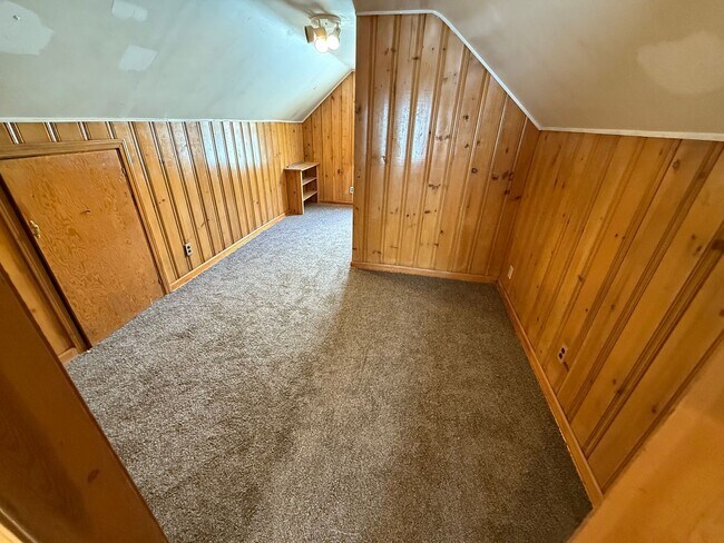 Building Photo - 3 Bedroom, 1.5 Bath Home - Sec. 8 OK