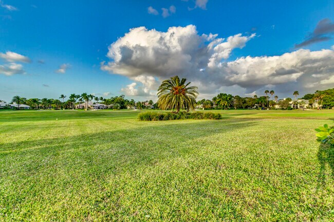 Building Photo - 8205 Woodsmuir Dr
