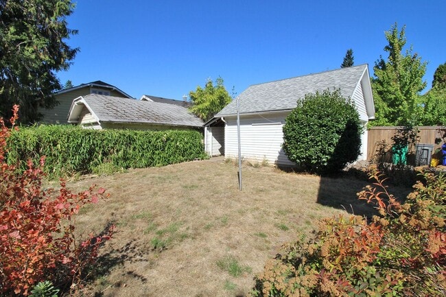 Building Photo - 3705 NE 66th Ave
