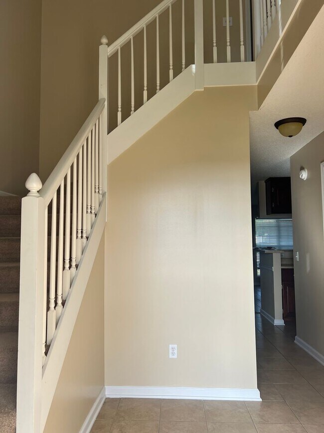 Building Photo - 107 Winthrope Ln