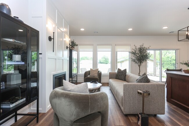 Building Photo - 1745 E Rex Rd