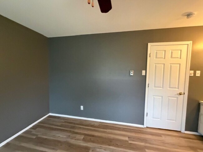 Building Photo - 7489 Hazelcrest Dr
