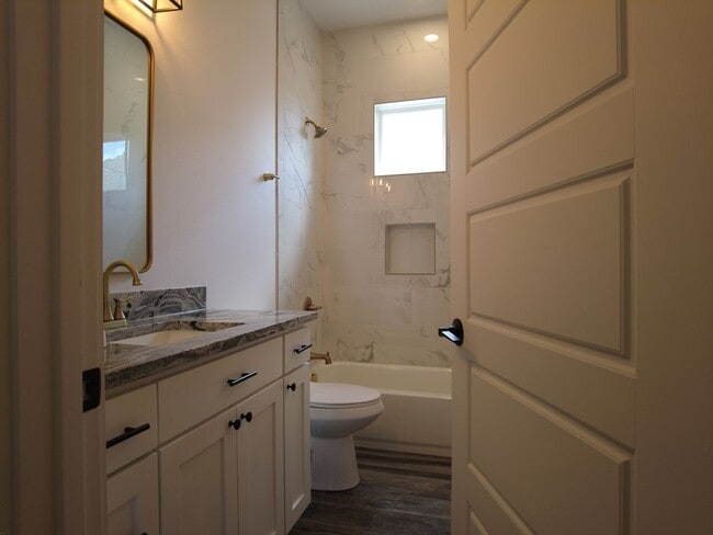 Building Photo - 112 Madrona Ln