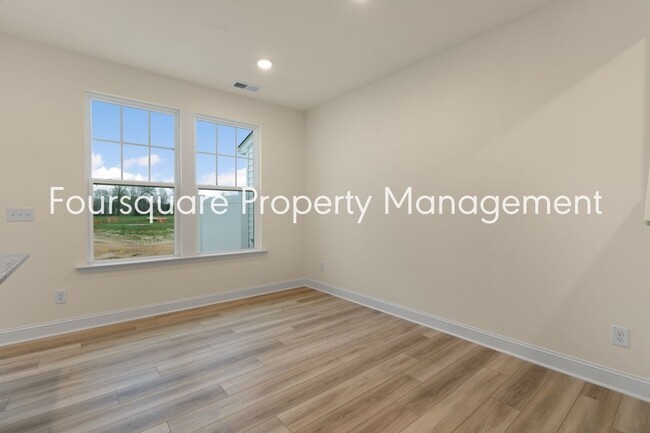 Building Photo - Townhome! | Back Patio with Privacy Fence|...