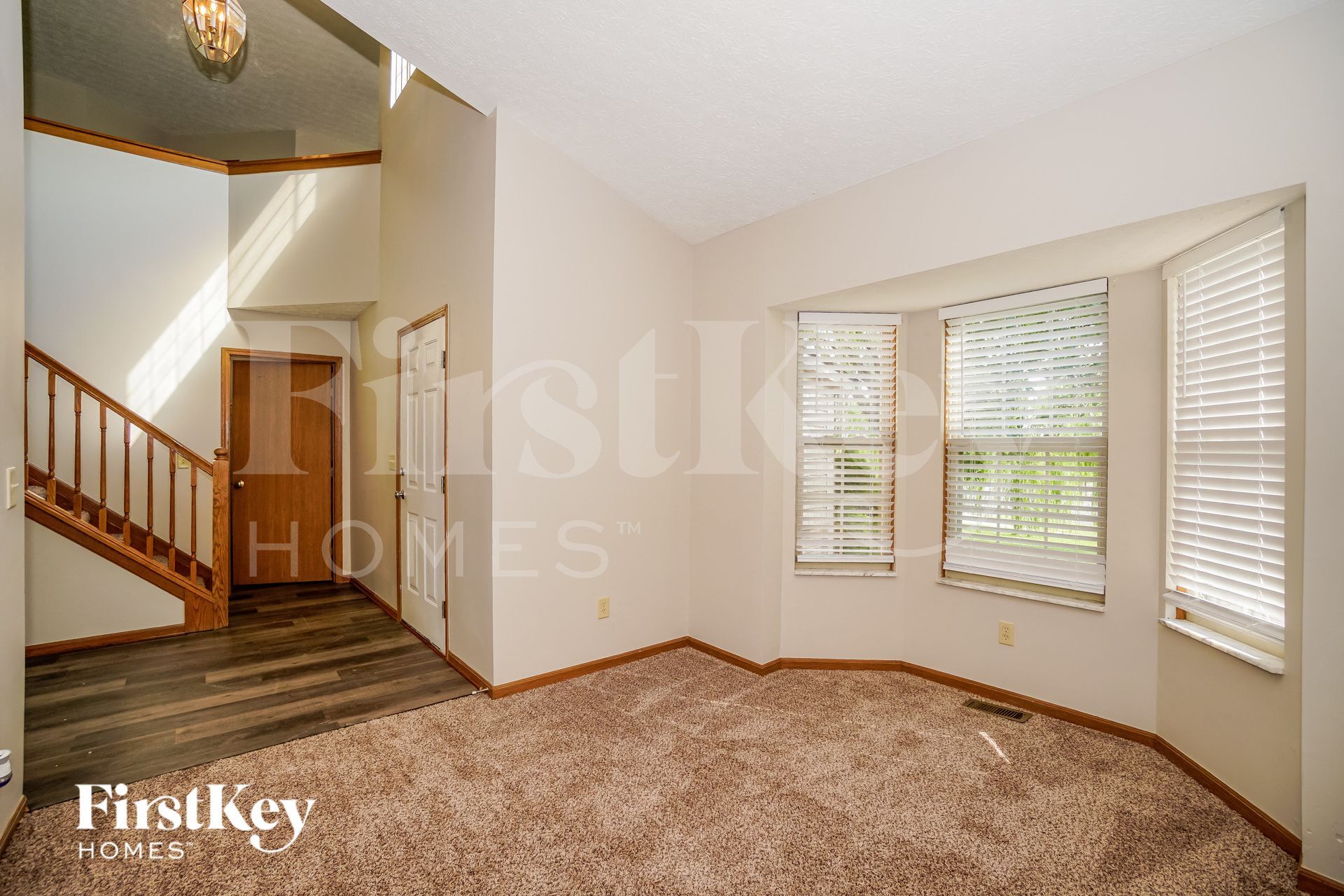 Building Photo - 1558 Royal Oak Dr