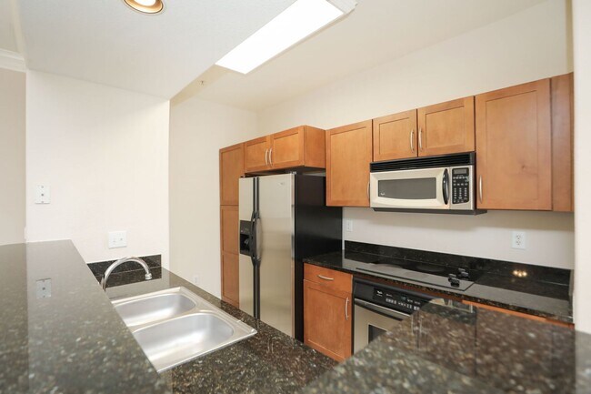 Building Photo - For Lease | 1 Bed, 1 Bath | 832 Sq Ft | Su...