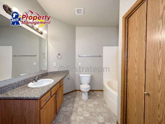 Building Photo - 1949 E Wilson Ln