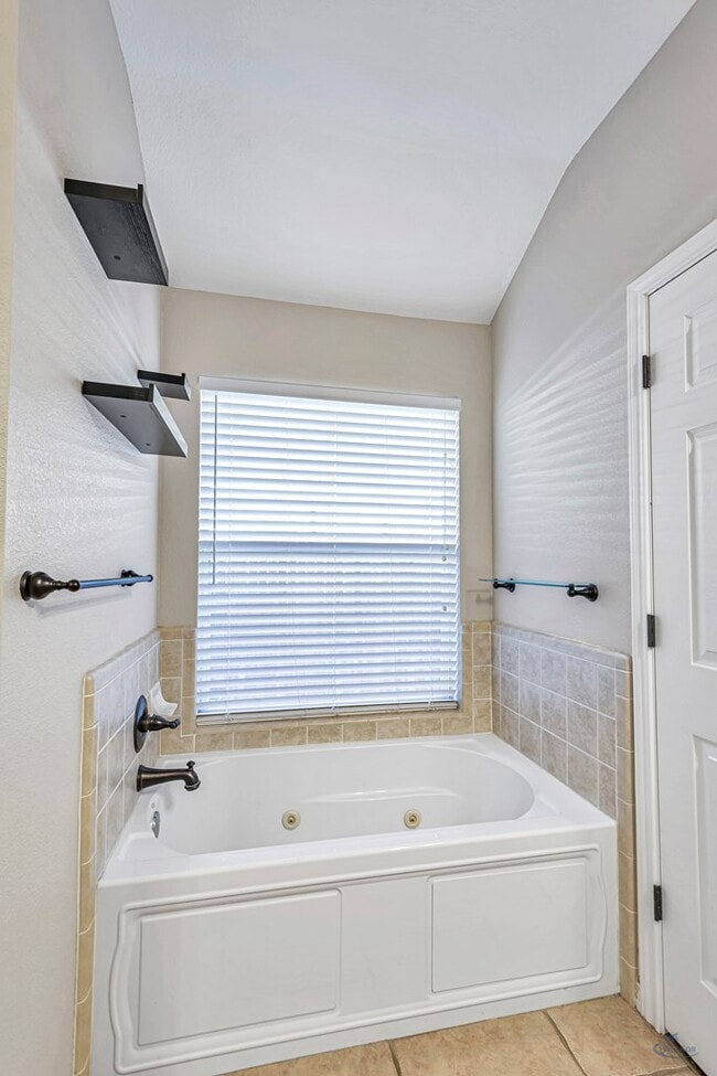 Building Photo - 5409 San Saba Ct