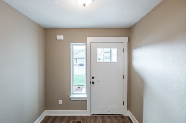 Building Photo - 270-272 Gwinn Street E