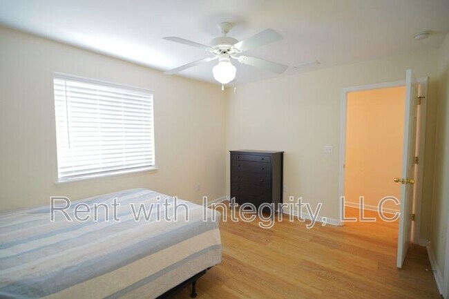 Building Photo - 4434 Gearhart Rd
