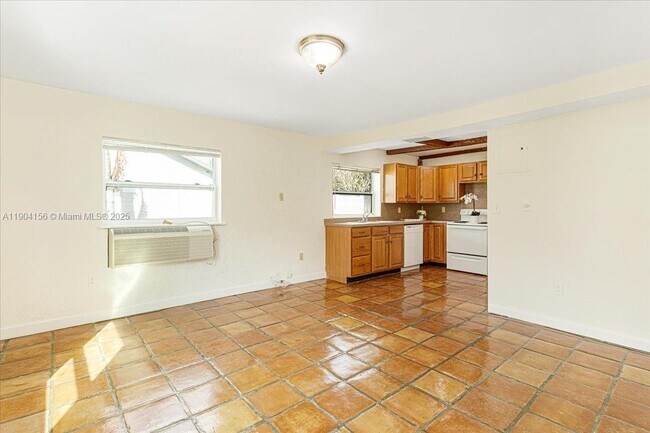 Building Photo - 4421 SW 73rd Terrace