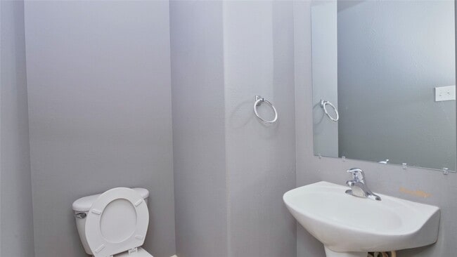 Building Photo - 2931 Meadowglen Cove