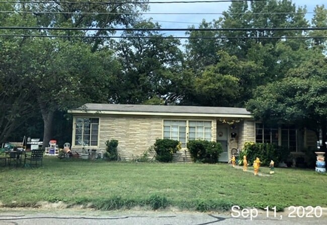 Building Photo - House for Lease