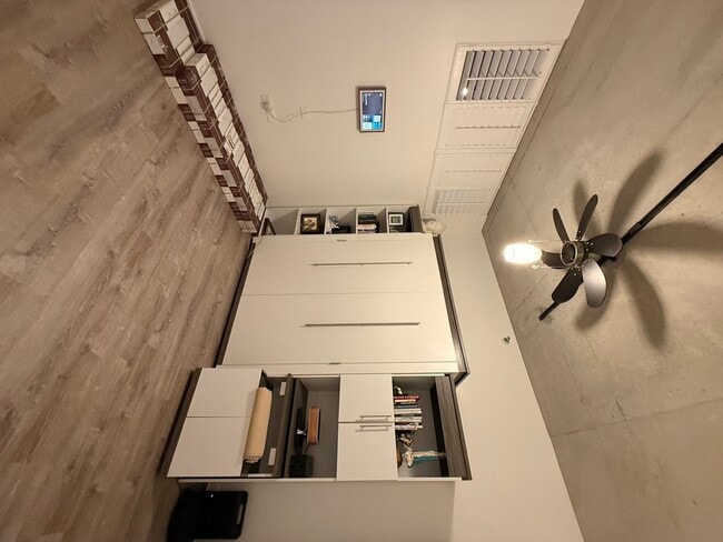 Building Photo - 235 W Van Buren St