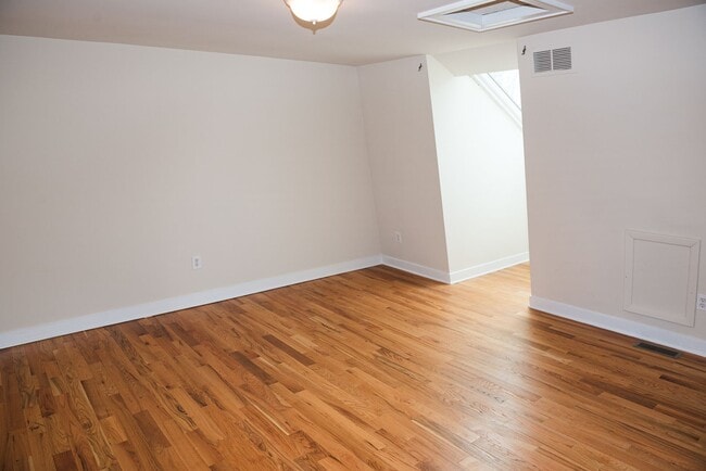 Building Photo - 93 Tennyson Dr