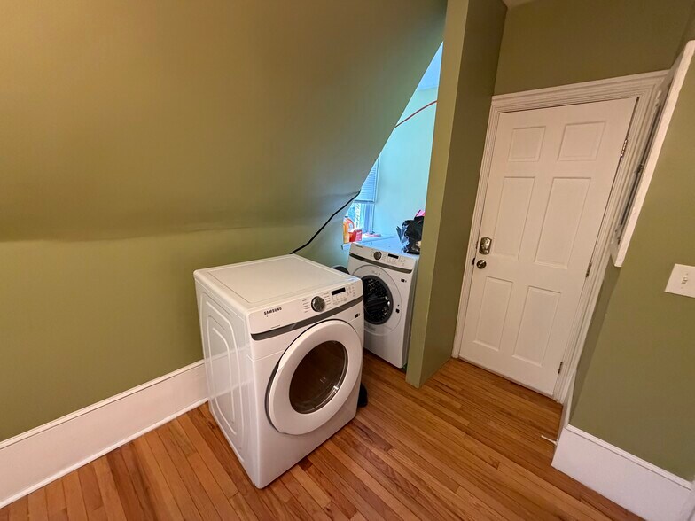 Building Photo - 123 Vinton St