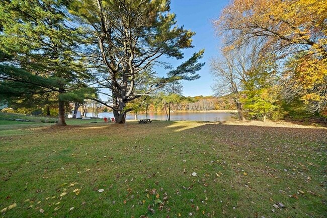 Building Photo - 252 Mechanic St