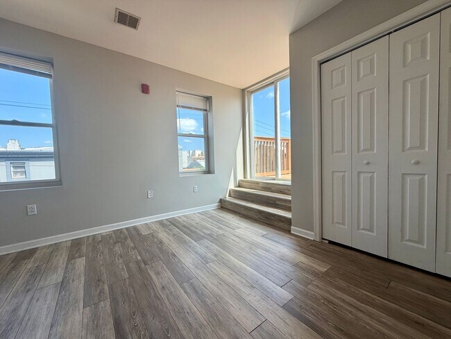 Building Photo - Stunning 1-Bed/1-Bath Apartment with Private Roof Deck and Parking Spot! Available NOW!