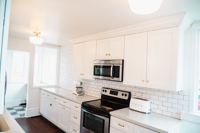 Building Photo - 145 E 300 S