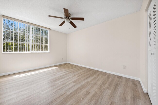 Building Photo - 117 Yacht Club Way