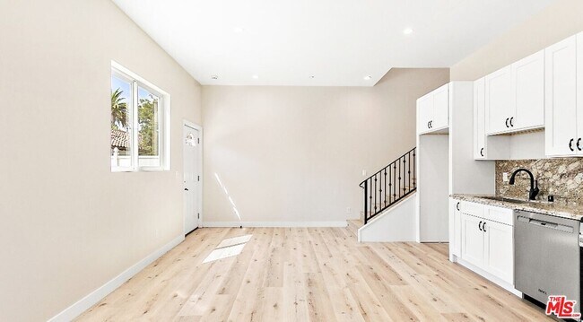 Building Photo - 16698 Moorpark St