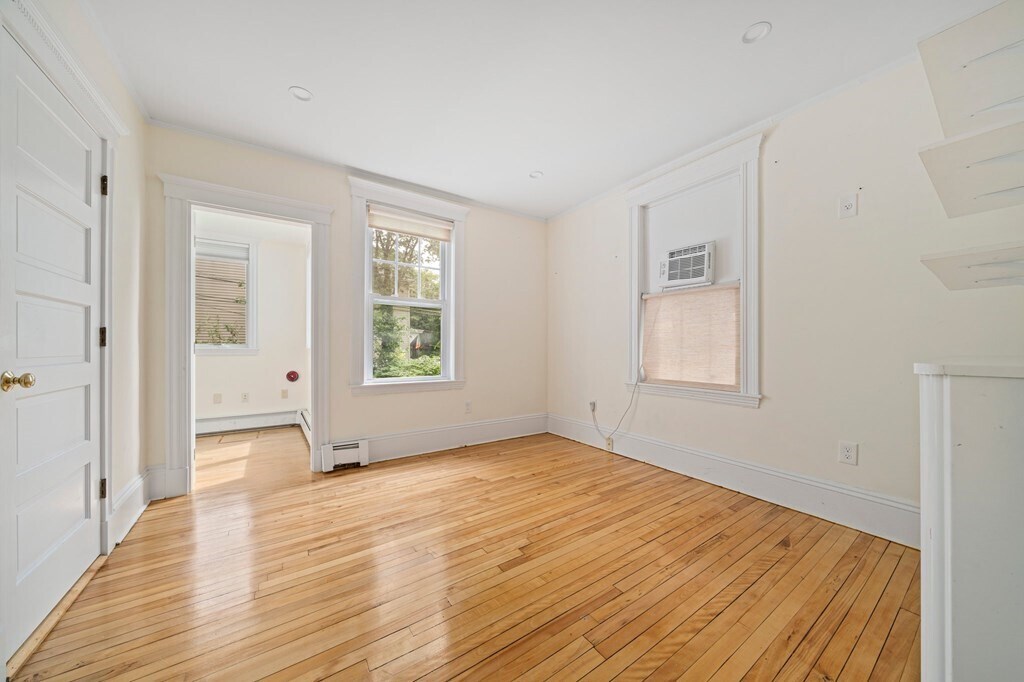 Building Photo - 108 Trowbridge St