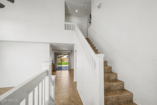 Building Photo - 414 N Hudson Pl