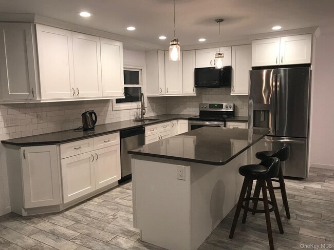 Building Photo - 18 Gamay Ct