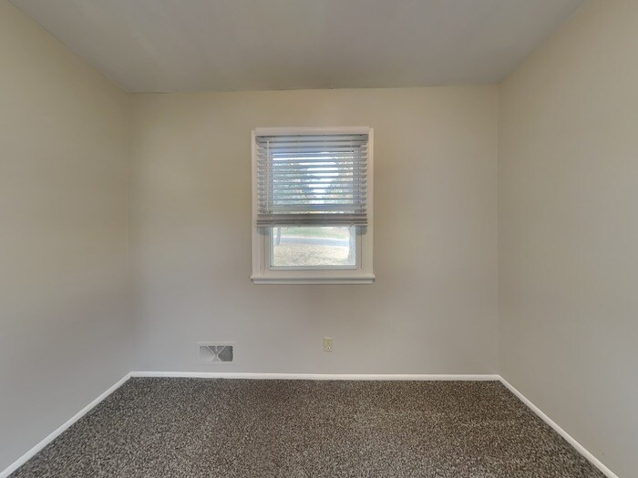 Building Photo - 2272 Hazel St N