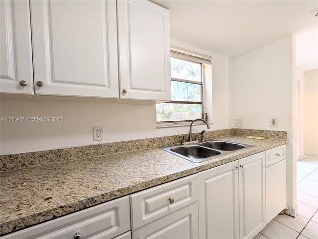 Building Photo - 58 SW 14th Terrace