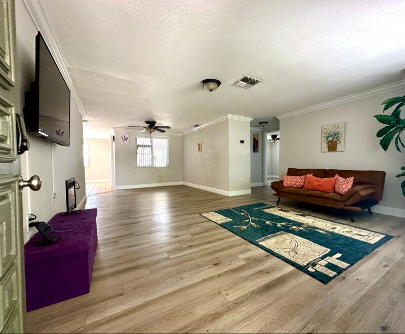 Building Photo - 13729 Cox Ave