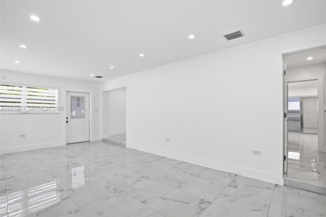 Building Photo - 5521 SW 104th Ave