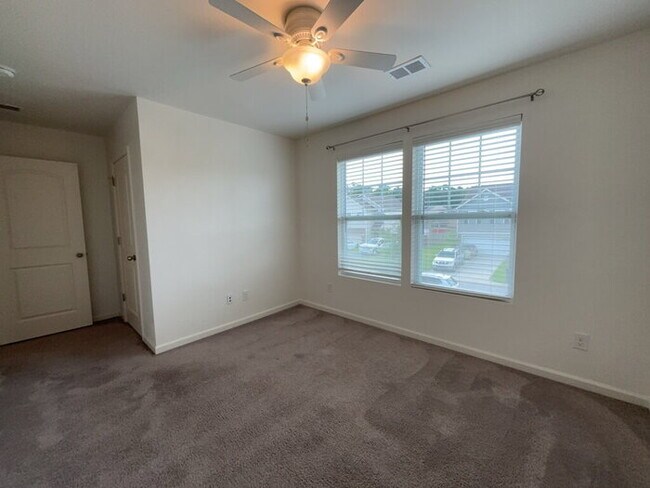Building Photo - 114 Rockingham Way