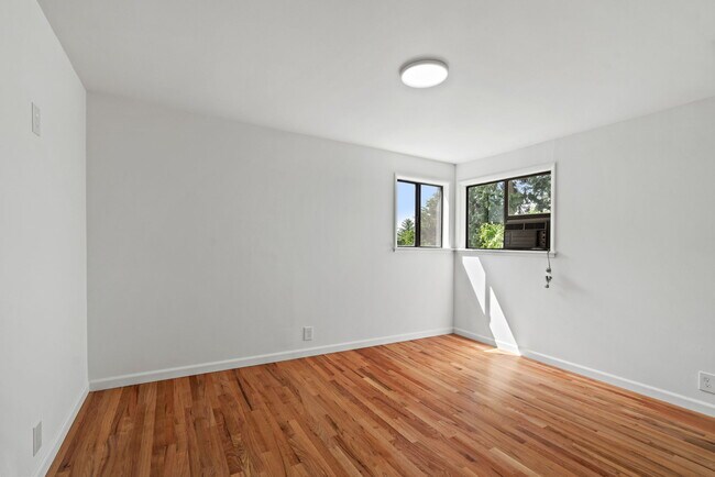 Building Photo - 13723 36th Ave NE