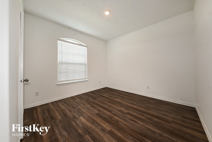 Building Photo - 5634 Elwood Dr
