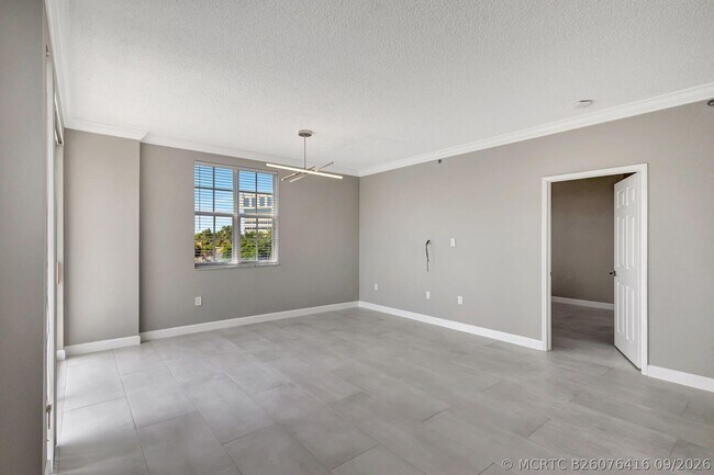Building Photo - 616 Clearwater Park Rd