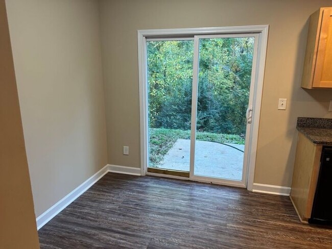 Building Photo - Nice Town Home near hospital in Concord.