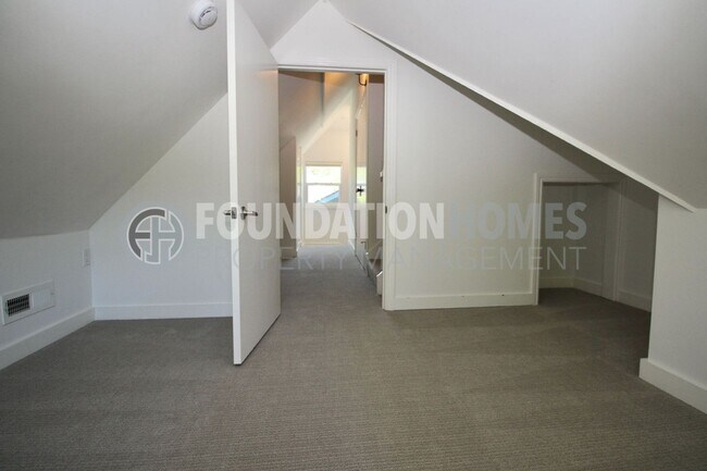Building Photo - 2020 Fifth Ave