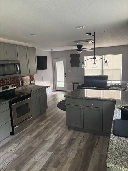 Building Photo - 7010 Jones Rd