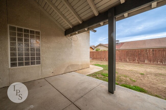 Building Photo - Westside Kerman Home, 4BR/3BA, New Paint +...