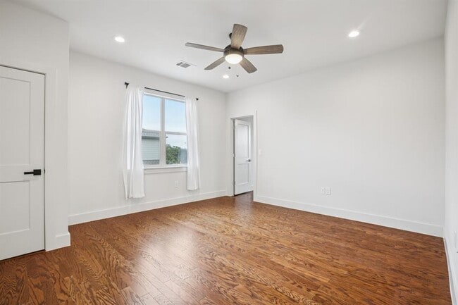 Building Photo - 6902 Northeast Dr